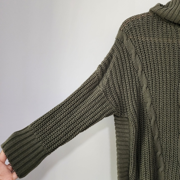 Express Cable Knit Cowl Neck Circle Hem Olive Green Sweater Size Small NWT - Picture 4 of 9